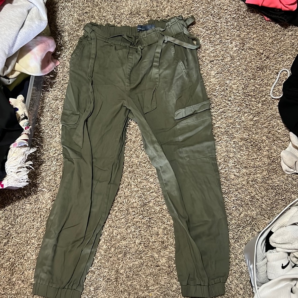 Green cargo joggers